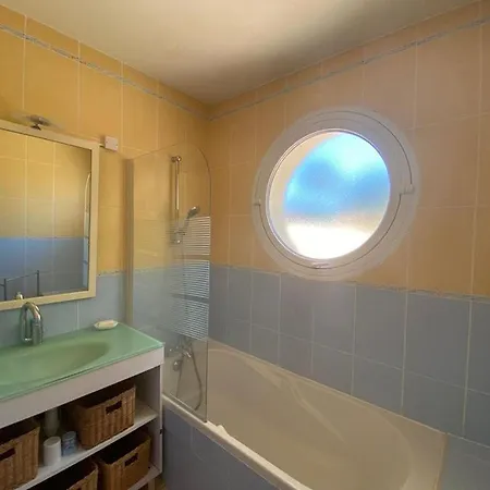 Maison Spacieuse Au Calme Avec Beau Jardin Arbore * Capbreton