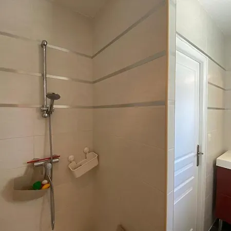 Maison Spacieuse Au Calme Avec Beau Jardin Arbore *