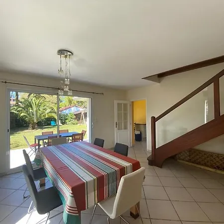 Maison Spacieuse Au Calme Avec Beau Jardin Arbore *